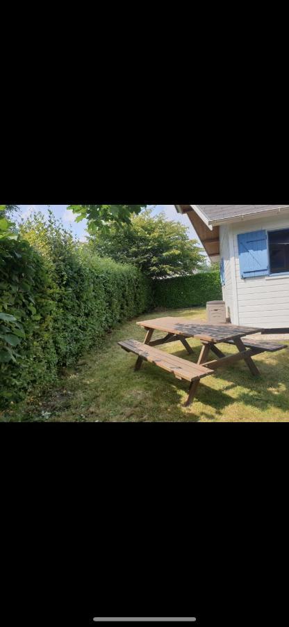 Gite Chalet Bleu Soleil Saint-Benoit-d'Hebertot ภายนอก รูปภาพ